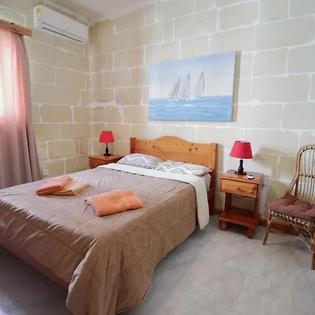 Dolman Apartment *
