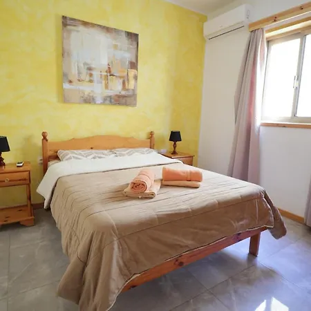 Dolman Apartment *