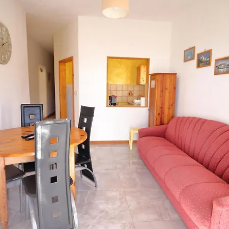 Dolman Apartment *